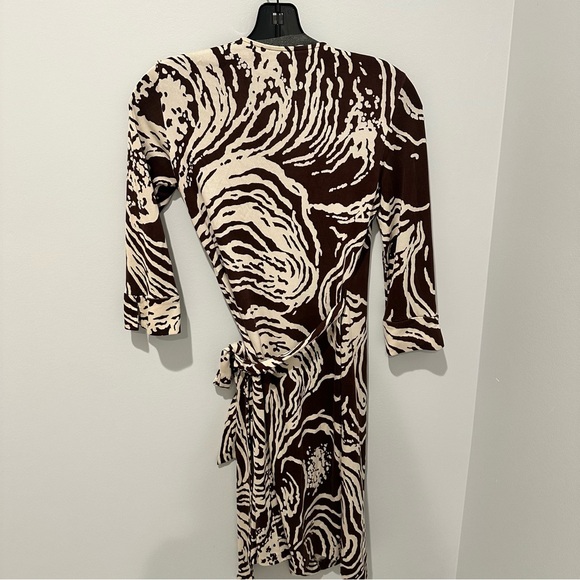Diane von Furstenberg Julian Silk Wrap Dress in Brown & Cream Abstract - size 2 - Picture 5 of 5
